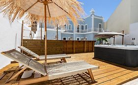 Dona Simone Boutique Suites & Studios - By @ Rita'S Place